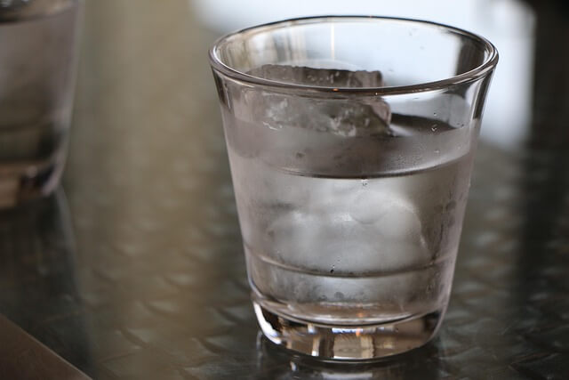 水